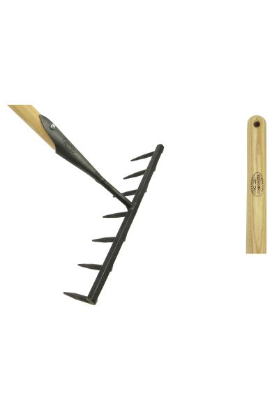 Moestuinhark met 7 gesmede ronde tanden en lange steel.