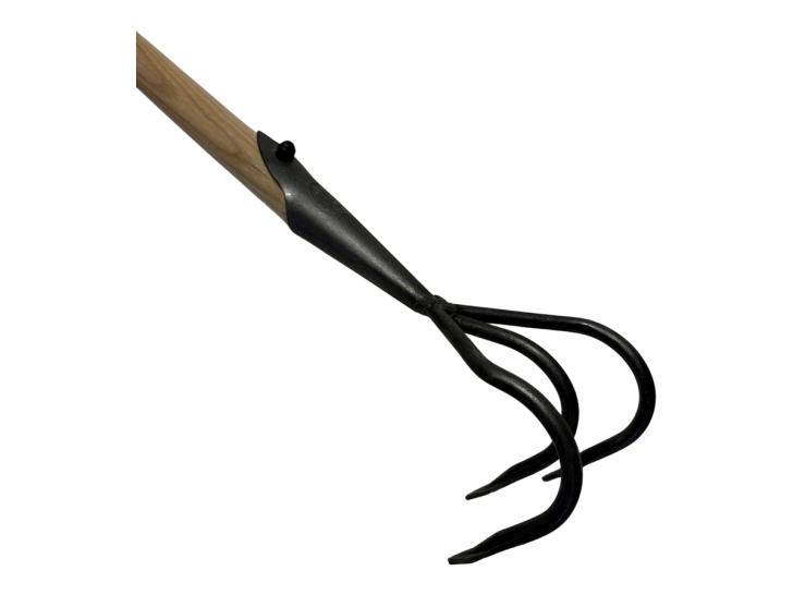 Cultivator with 3 forged tines and 140cm handle